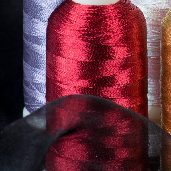 Metallic Thread 1000m-color:3010 (Christmas Red)