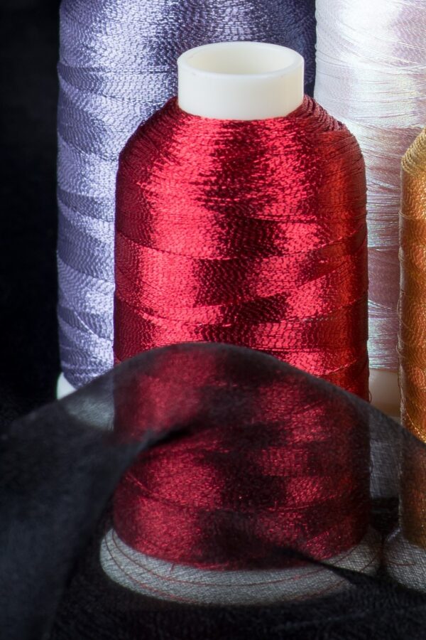 Metallic Thread 1000m-color:3010 (Christmas Red)
